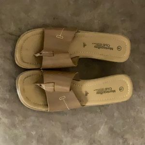 Ladies between the toe sandals